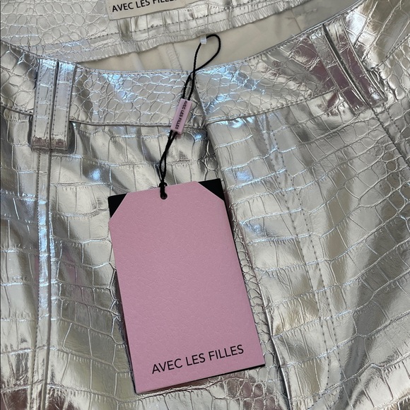 Avec Les Filles Women's Silver Croc Embossed Flare Leg Pants
Size 4 NWT - Picture 9 of 10